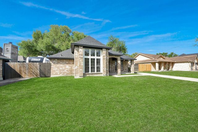 1114 N Nottingham Drive, League City, TX 77573