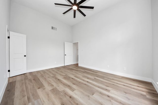 1114 N Nottingham Drive, League City, TX 77573