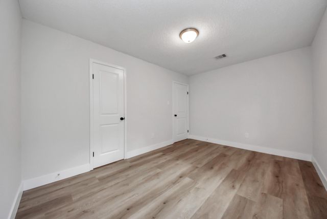 1114 N Nottingham Drive, League City, TX 77573