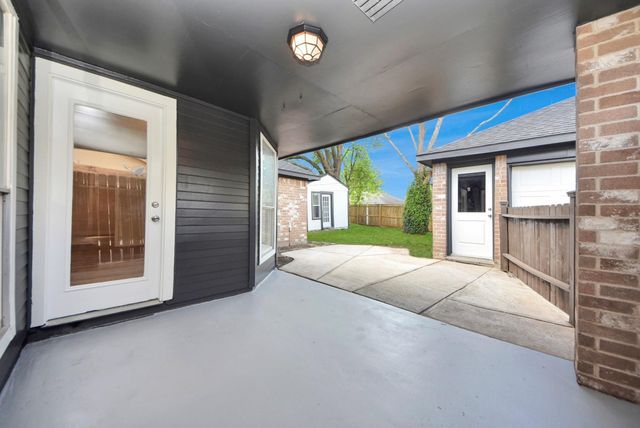 1114 N Nottingham Drive, League City, TX 77573