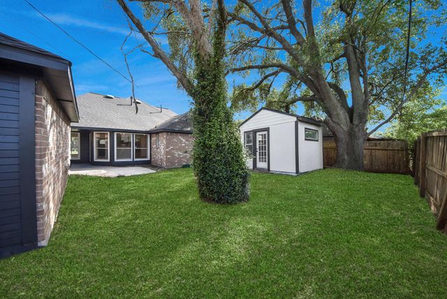 1114 N Nottingham Drive, League City, TX 77573