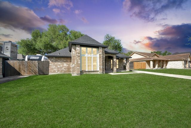 1114 N Nottingham Drive, League City, TX 77573