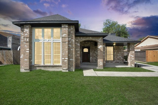 1114 N Nottingham Drive, League City, TX 77573