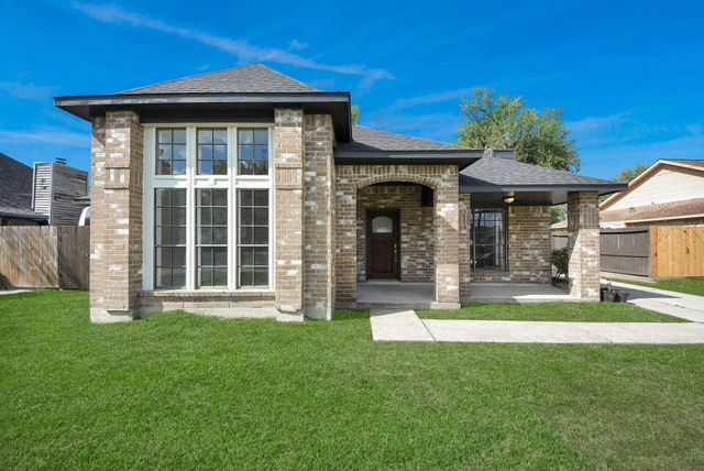 1114 N Nottingham Drive, League City, TX 77573