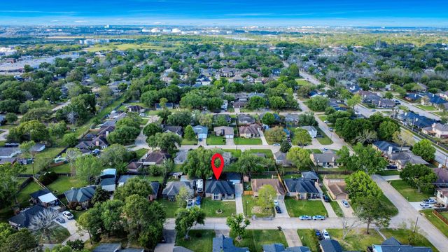 1114 N Nottingham Drive, League City, TX 77573