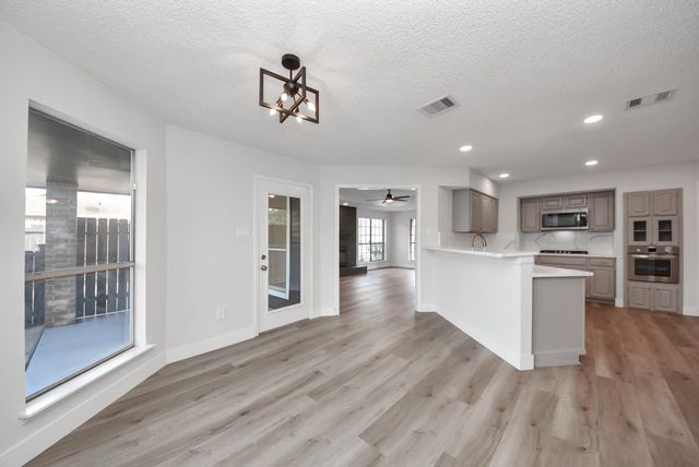 1114 N Nottingham Drive, League City, TX 77573