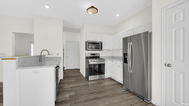 11532 Catlin Bridge Court, Granger, IN 46530