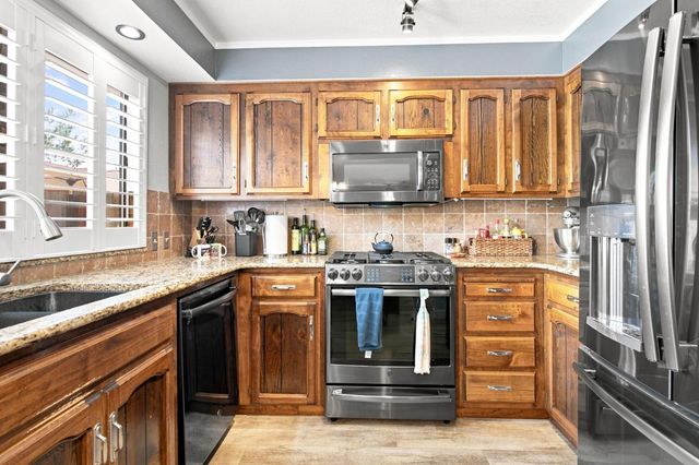 6730 Lynch Ave, Riverbank, CA 95367