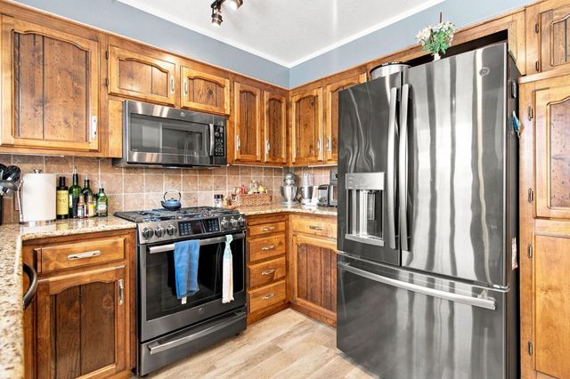 6730 Lynch Ave, Riverbank, CA 95367