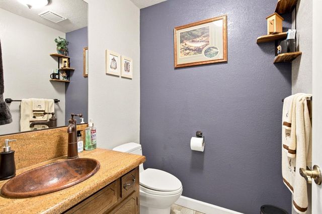 6730 Lynch Ave, Riverbank, CA 95367