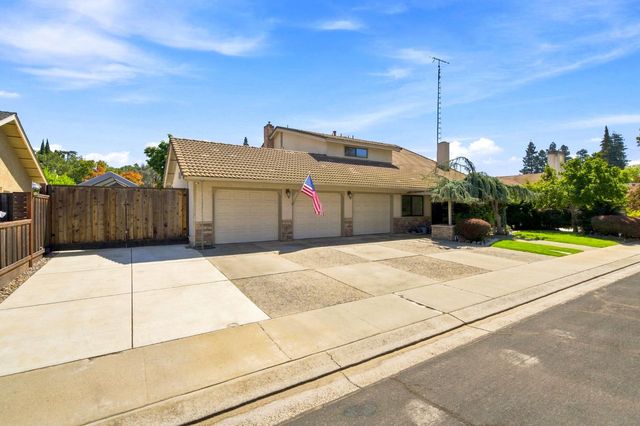 6730 Lynch Ave, Riverbank, CA 95367