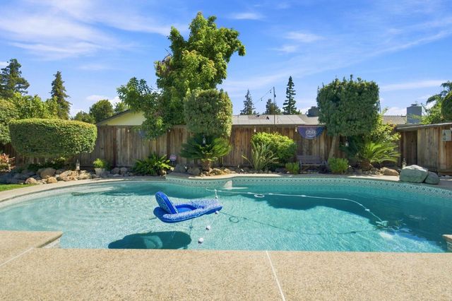 6730 Lynch Ave, Riverbank, CA 95367