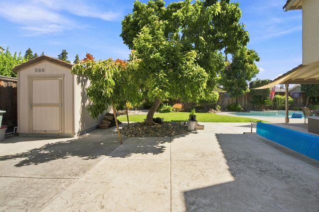 6730 Lynch Ave, Riverbank, CA 95367