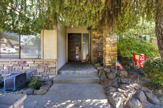 6730 Lynch Ave, Riverbank, CA 95367