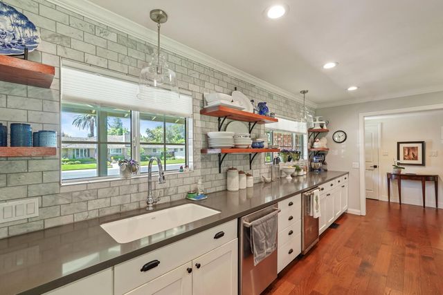 15 W Robinhood Dr, Stockton, CA 95207