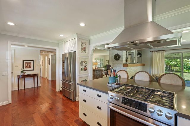 15 W Robinhood Dr, Stockton, CA 95207