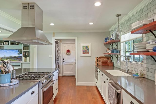 15 W Robinhood Dr, Stockton, CA 95207