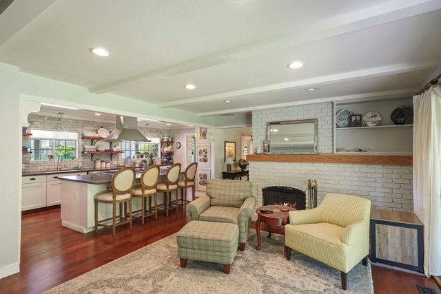 15 W Robinhood Dr, Stockton, CA 95207