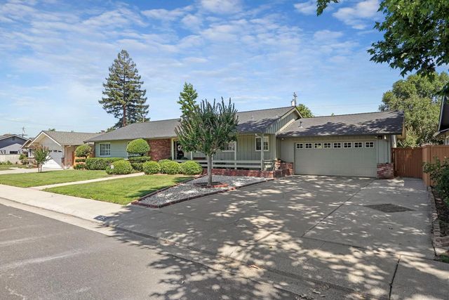 15 W Robinhood Dr, Stockton, CA 95207