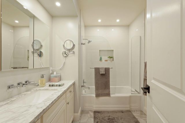 15 W Robinhood Dr, Stockton, CA 95207