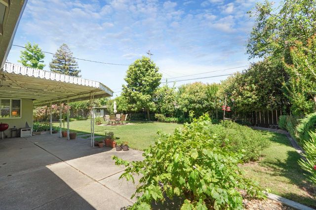 15 W Robinhood Dr, Stockton, CA 95207