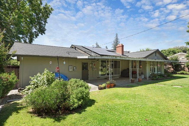 15 W Robinhood Dr, Stockton, CA 95207