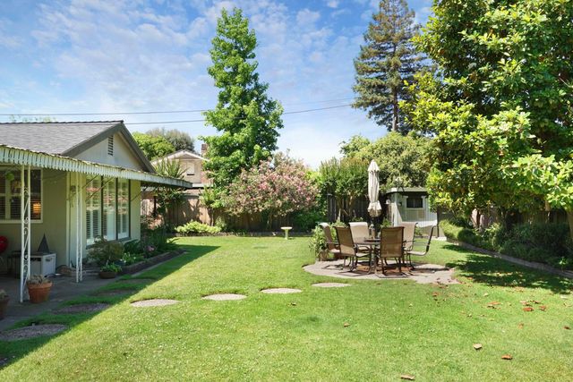 15 W Robinhood Dr, Stockton, CA 95207