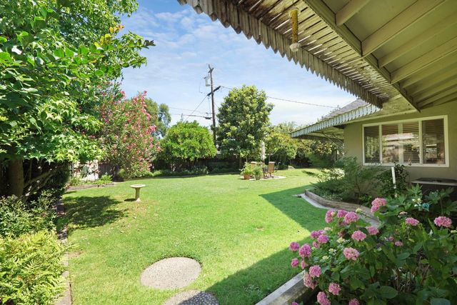 15 W Robinhood Dr, Stockton, CA 95207