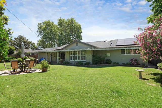 15 W Robinhood Dr, Stockton, CA 95207