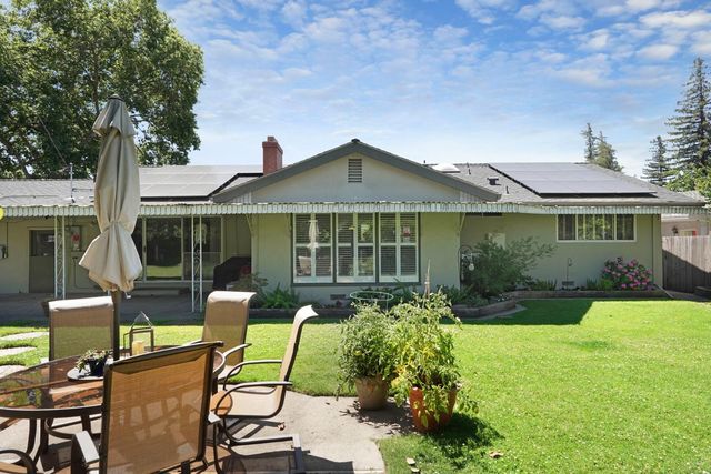 15 W Robinhood Dr, Stockton, CA 95207