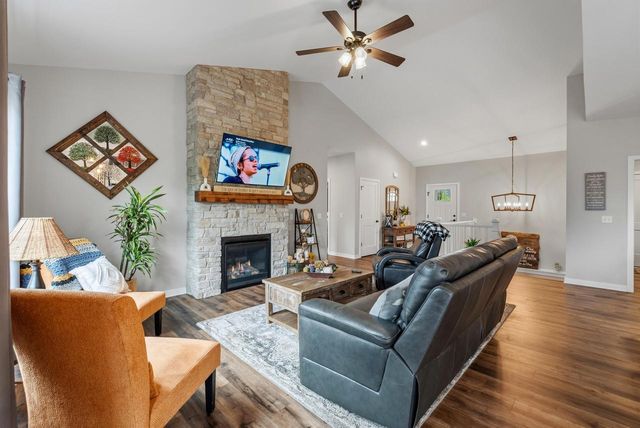 387 Drumlin LOOP, Ripon, WI 54971