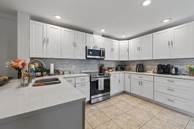 1672 WATERMARK CIRCLE NE, St Petersburg, FL 33702