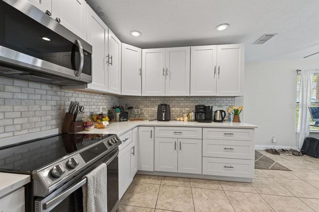 1672 WATERMARK CIRCLE NE, St Petersburg, FL 33702