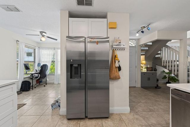 1672 WATERMARK CIRCLE NE, St Petersburg, FL 33702