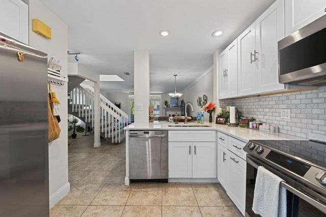 1672 WATERMARK CIRCLE NE, St Petersburg, FL 33702