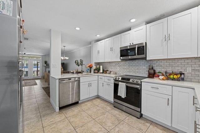 1672 WATERMARK CIRCLE NE, St Petersburg, FL 33702