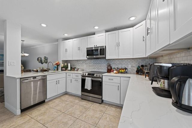 1672 WATERMARK CIRCLE NE, St Petersburg, FL 33702