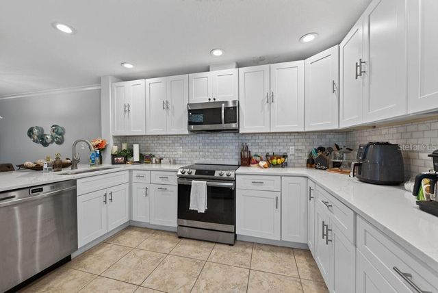 1672 WATERMARK CIRCLE NE, St Petersburg, FL 33702