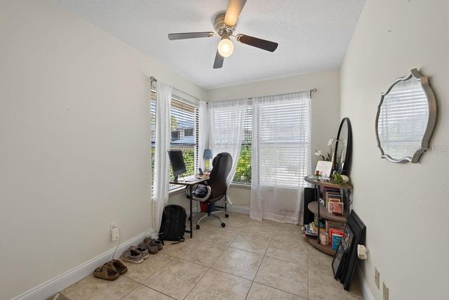1672 WATERMARK CIRCLE NE, St Petersburg, FL 33702