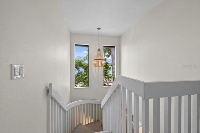 1672 WATERMARK CIRCLE NE, St Petersburg, FL 33702