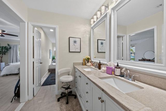 1672 WATERMARK CIRCLE NE, St Petersburg, FL 33702