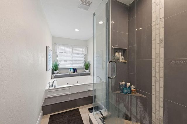 1672 WATERMARK CIRCLE NE, St Petersburg, FL 33702
