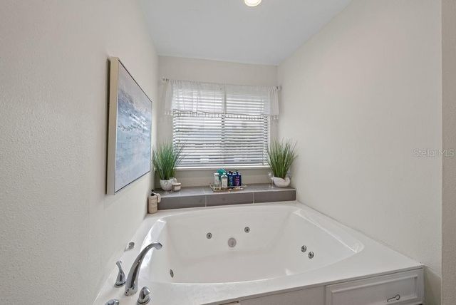 1672 WATERMARK CIRCLE NE, St Petersburg, FL 33702