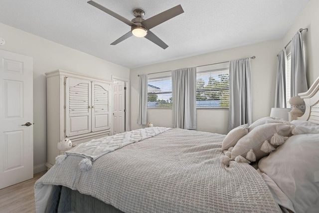 1672 WATERMARK CIRCLE NE, St Petersburg, FL 33702