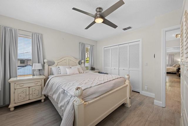 1672 WATERMARK CIRCLE NE, St Petersburg, FL 33702