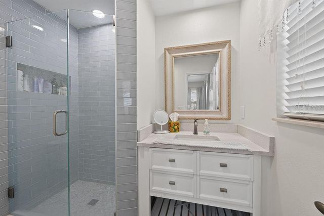 1672 WATERMARK CIRCLE NE, St Petersburg, FL 33702