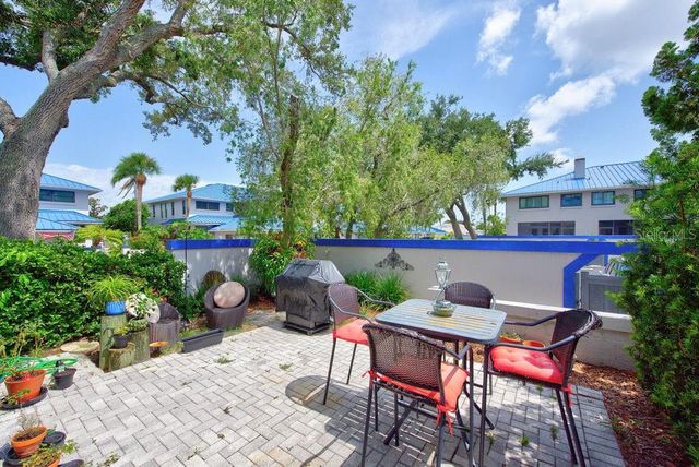 1672 WATERMARK CIRCLE NE, St Petersburg, FL 33702
