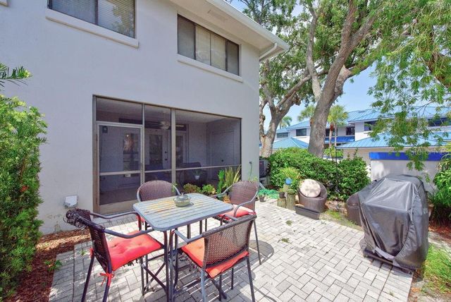 1672 WATERMARK CIRCLE NE, St Petersburg, FL 33702