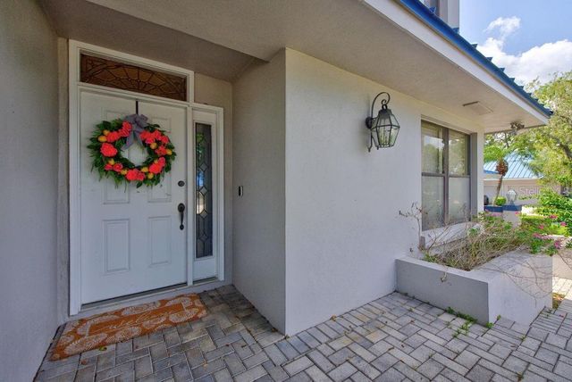 1672 WATERMARK CIRCLE NE, St Petersburg, FL 33702