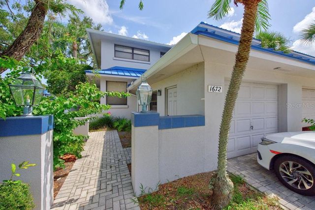 1672 WATERMARK CIRCLE NE, St Petersburg, FL 33702